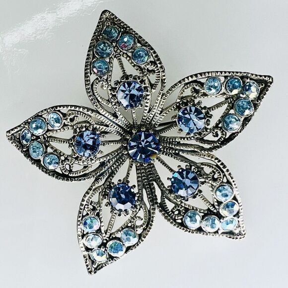 Vintage Jewelry - Vintage Blue Rhinestones Filigree Flower  Brooch Silver Tone PRETTY  4051